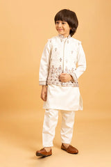 White embroidered kurta set for boys