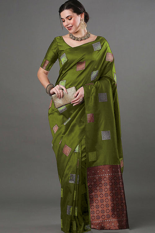 GREEN OUTFIT FOR MEHANDI CEREMONY 